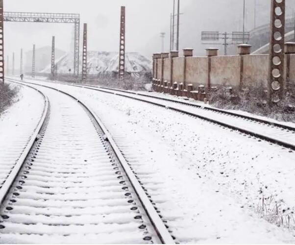 冬天已到，雨雪天氣增多，應(yīng)該怎么做才能防止凈化板發(fā)潮？